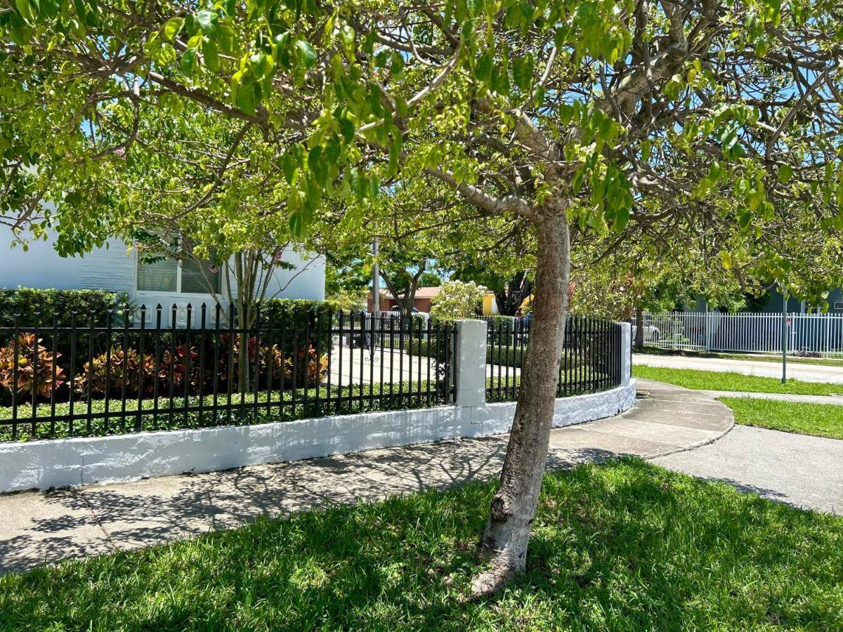 Main House 3 Bed 2 Bath & Guest House 1 Bed 1 Bath Miami Bagian luar foto