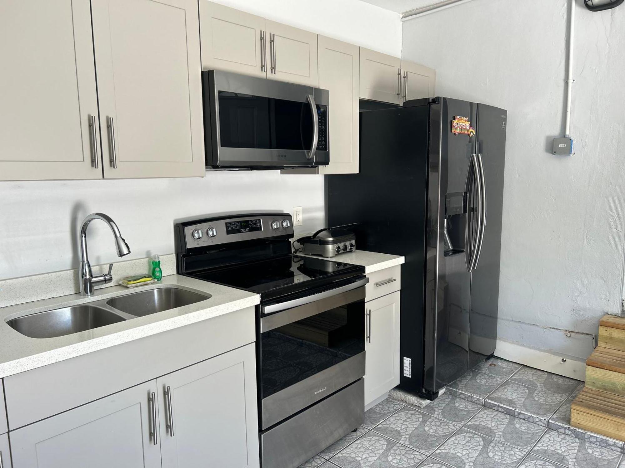 Main House 3 Bed 2 Bath & Guest House 1 Bed 1 Bath Miami Bagian luar foto